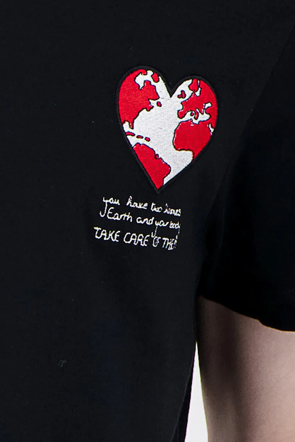 T Shirt black organic cotton red earth - Image 5